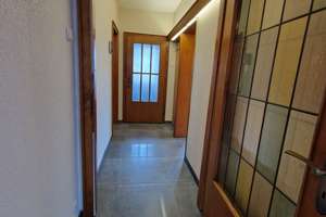 Zentrum nahe Neuwertige (frisch Renovierte) EG-Wohnung mit zwei Zimmer, Bad, Küche (mit EBK), Balkon