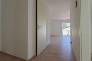 **Lichtdurchflutete 2-Zimmer-Wohnung mit Balkon** – Donaustaufer Straße 44, 93059 Reinhausen, Regensburg – Vorschaubild 2