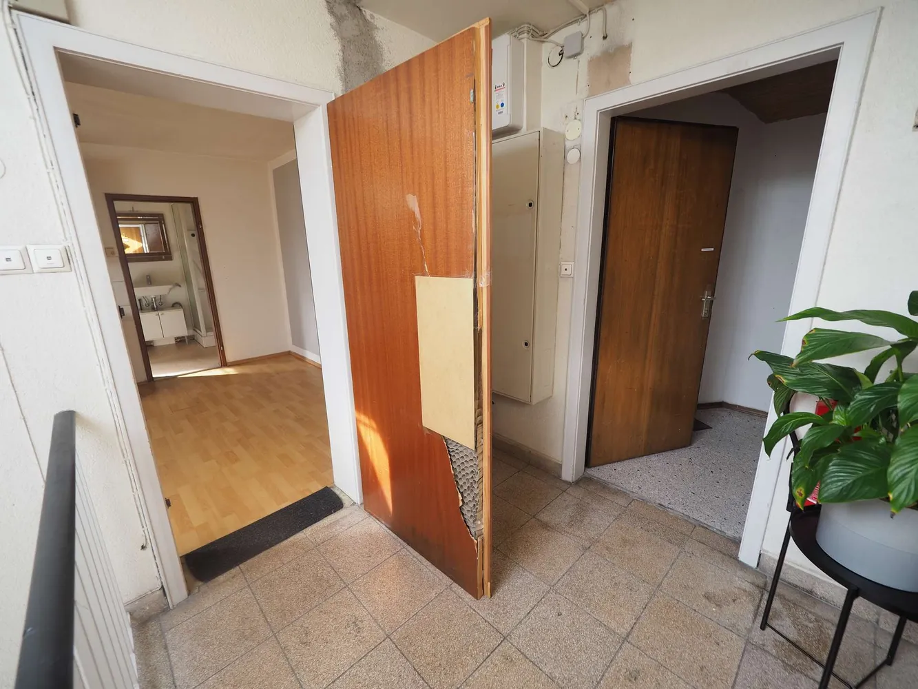 ++City Wohnung in Ulm++ Helle, renovierungsbedürftige DG-Wohnung mit 2-Bädern, EBK, 1 Stellplatz, Ulm – Bild 4