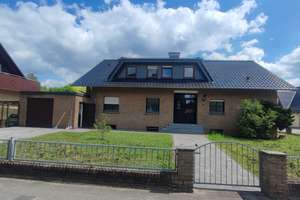 Viel Platz für mehrere Generationen! Großes Einfamilienhaus in Hövelhof – Jägerstraße 48, 33161 Hövelhof – Vorschaubild 1