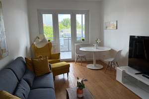 Wunderschöne, helle 2 Zimmer Wohnung in Winterhude mit großem Süd-Balkon, ab sofort – Die vollständige Adresse der Immobilie erhältst du vom Anbieter., 22303 Winterhude, Hamburg – Vorschaubild 2