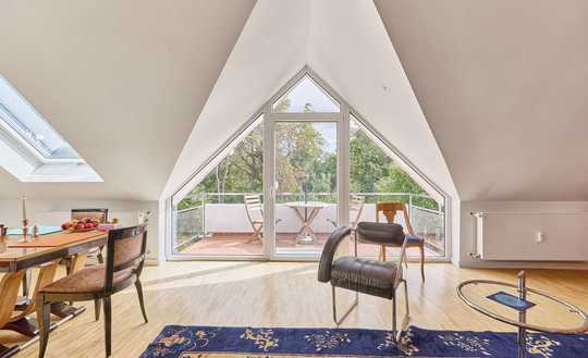 Exklusive 4-Zimmer-DG-Maisonette mit Dachterrasse in zeitloser Architektur