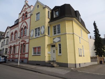 SG-WALD, HOCHWERTIG RESTAURIERTE WOHNUNG ÜBER 2 ETAGEN IM 2.OG. EINES GEPFLEGTEN 3-FAM-HAUS