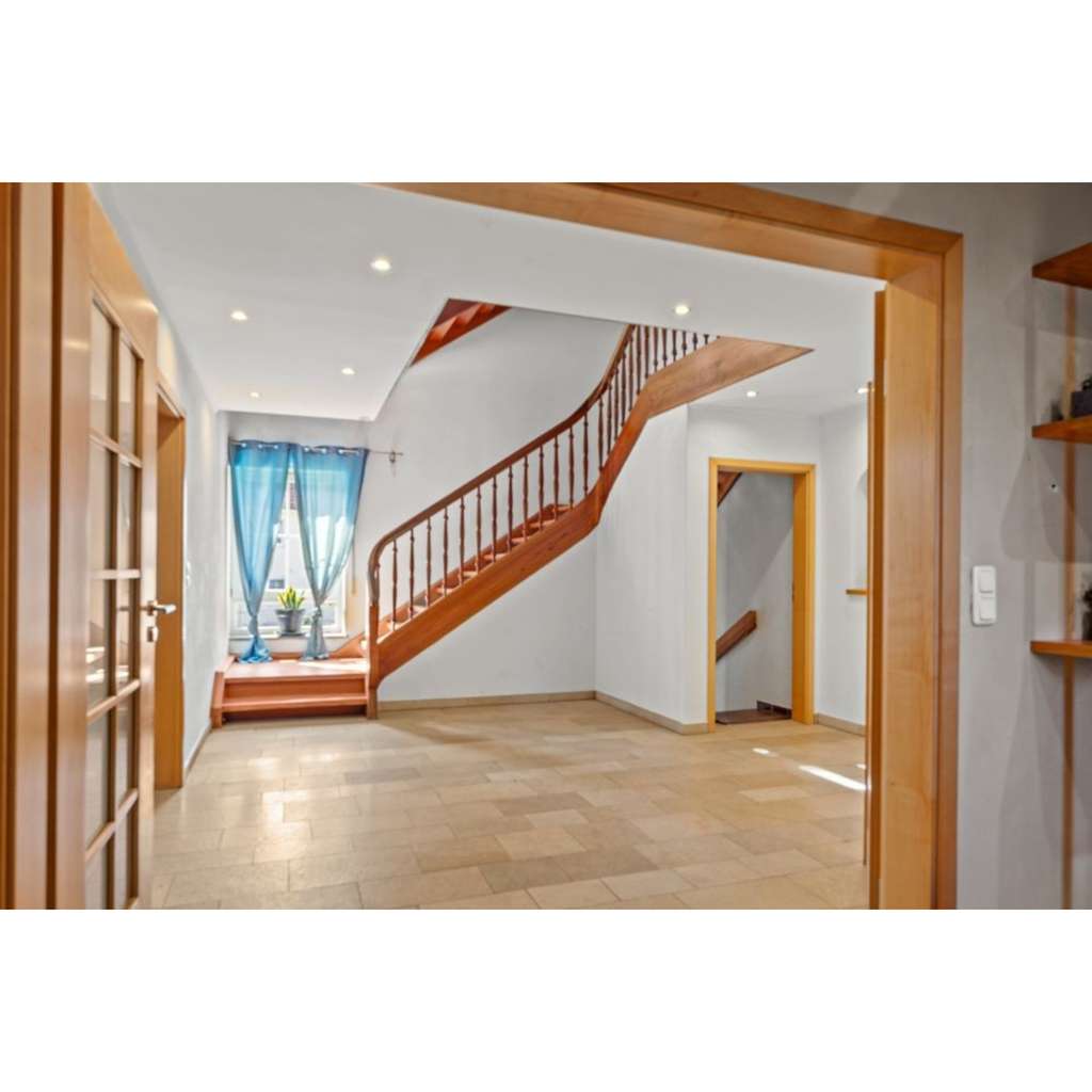 Immobilie in Villenbach - Großzügiges Eigenheim im Landhausstil  - Bild 1