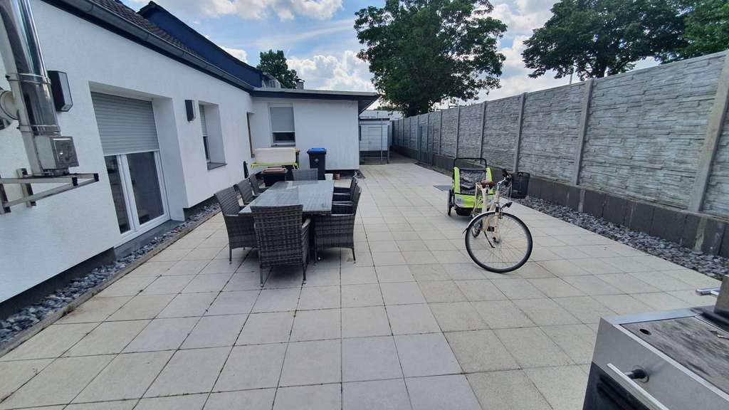 Immobilie in Dinslaken - Repräsentatives Wohnen (132 m2) & Arbeiten (120 m2) - Bild 2