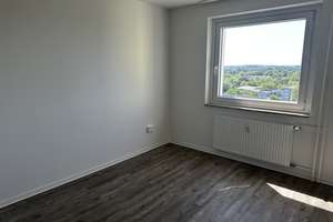 Blick über Hamburg: 3-Zimmer-Wohnung mit Balkon – Korallusring 9, 21109 Wilhelmsburg, Hamburg – Vorschaubild 7
