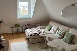 Schöne 2- Zimmer Dachgeschoßwohnung – Die vollständige Adresse der Immobilie erhältst du vom Anbieter., 60598 Sachsenhausen-Süd, Frankfurt am Main – Vorschaubild 1