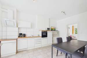 Charmante Altbauwohnung in Berlin: 3 Zimmer, offene Küche, lichtdurchflutet