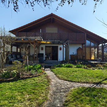 Sehr schönes großes EFH mit tollem Garten und einer Gewerbeeinheit mit 446qm