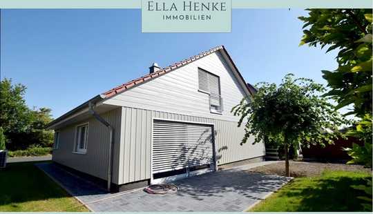 Bild von Wohnen wie im Urlaub – Neuwertiges, freistehendes Schwedenhaus mit 2 Bädern + Carport.