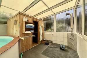 Freistehendes Einfamilienhaus mit Einliegerwohnung, Schwimmbad, Sauna und Garage – Köln – Vorschaubild 13