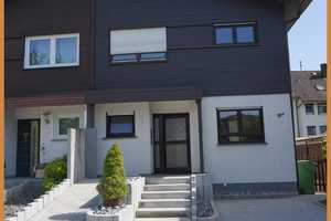 In stadtnaher Wohnlage: Doppelhaushälfte mit 140 m² Wohnfläche und Garage ab sofort zu vermieten! – Ortenaukreis – Vorschaubild 1