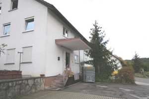 Entwicklungsfähiges Mehrfamilienhaus, grosszügiges Grundstück, Garagen, plus 8 Stellplätze – Hohenlohekreis – Vorschaubild 4