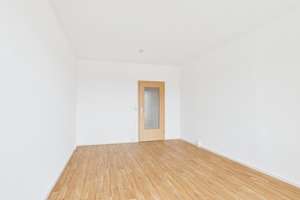 1-Raum-Wohnung mit Balkon auf dem südlichen Sonnenberg – Theodor-Körner-Pl. 5, 9130 Sonnenberg, Chemnitz – Vorschaubild 3