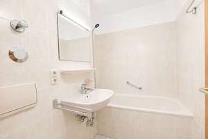 AIGNER - Lichtdurchflutetes Dachgeschoss-Apartment mit Balkon – Die vollständige Adresse der Immobilie erhältst du vom Anbieter., 80997 Allach, München – Vorschaubild 4