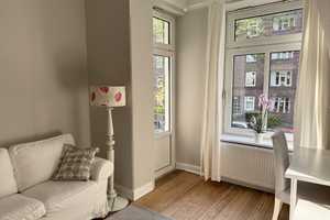 Zeitmietvertrag 1-2J. - „Sehr schöne möblierte Jugendstilwohnung mit Balkon im Herzen von Winterhude – Semperstraße 22, 22303 Hamburg – Vorschaubild 2