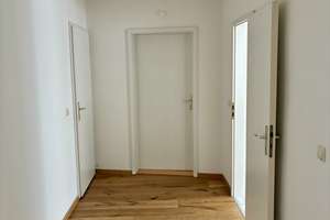 Traumhafte DG-Wohnung: Moderne Einbauküche, hochwertiger Parkett & Tageslichtbad – Weststraße 62, 9112 Kaßberg, Chemnitz – Vorschaubild 8
