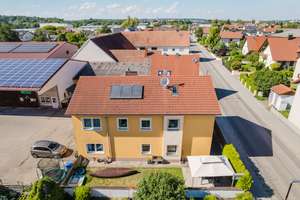 Attraktives Zweifamilienhaus mit zwei Wohneinheiten und vier Stellplätzen – Die vollständige Adresse der Immobilie erhältst du vom Anbieter., 86633 Neuburg an der Donau – Vorschaubild 1