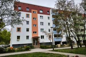 Attraktive vermietete 3-Zimmer-Hochparterrewohnung in Berlin-Hohenschönhausen – Die vollständige Adresse der Immobilie erhältst du vom Anbieter., 13057 Neu-Hohenschönhausen, Berlin – Vorschaubild 1