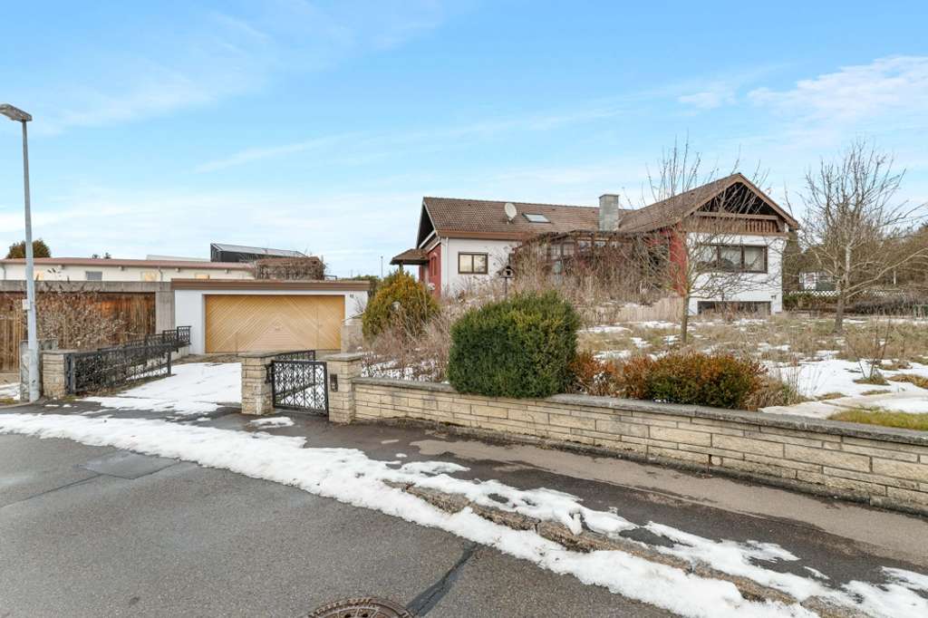 Immobilie in Trochtelfingen - ++ Großzügiges EFH mit 255 m² Wfl., Indoor-Pool & Sauna – viel Platz für Familie & Hobbys ++ - Bild 0