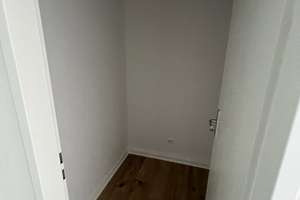 Sportliches Wohnen - 4 Zi.-Whng. frisch renoviert  - Düsseldorf Friedrichstadt – Helmholzstr. 12, 40215 Friedrichstadt, Düsseldorf – Vorschaubild 8