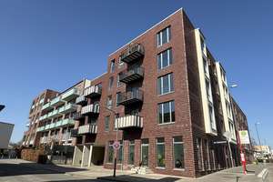 Schöner Neubau: Gut ausgestattete 3 Zi.-Wohnung mit EBK & Balkon