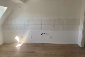 Helle Dachgeschosswohnung mit 6 Zimmern – Nibelungenstraße 68, 47057 Neudorf-Süd, Duisburg – Vorschaubild 3