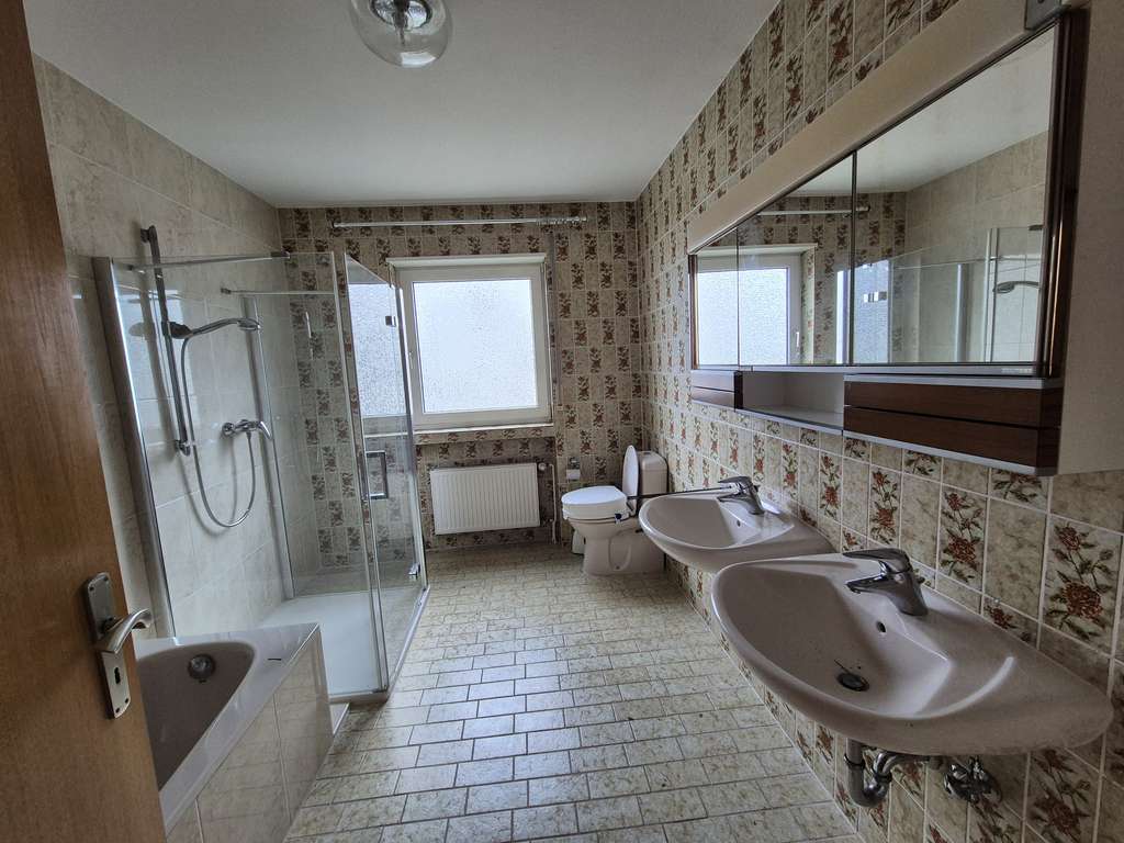 Immobilie in Boppard - Geräumiges Haus mit viel Potential  in traumhaft ruhiger Lage mit tollem Grundstück - Bild 3