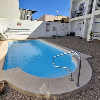 Gemütliche 2-Zimmer-Wohnung mit Terrasse und Pool
