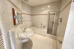 Schöne Zweiraumwohnung in bekannter Stadtlage – Schumannstraße 8, 8056 Mitte-West, Zwickau – Vorschaubild 2