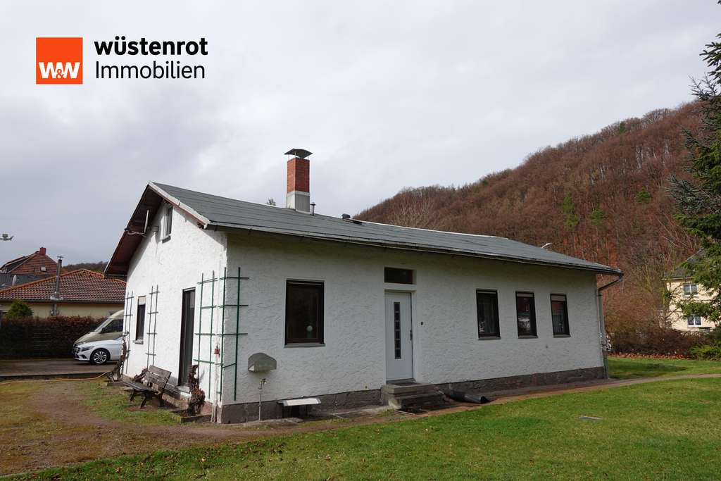 Immobilie in Geratal - Charmanter Bungalow mit großem Grundstück & vielseitigem Nebengebäude - Bild 0