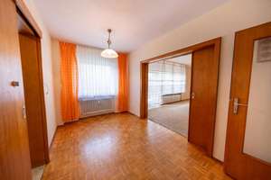 Gepflegtes Zweifamilienhaus in beliebter Lage von Butzbach – Die vollständige Adresse der Immobilie erhältst du vom Anbieter., 35510 Butzbach – Vorschaubild 4