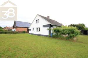 Modernes & saniertes Haus mit guter Rendite und Baugrundstück! Meine Immobilie = Mein Partner! – Die vollständige Adresse der Immobilie erhältst du vom Anbieter., 38471 Rühen – Vorschaubild 1