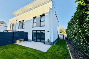 Schönes Reihenendhaus mit Dachterrasse + zwei PKW-Stellplätzen in guter Lage von Riedstadt-Goddelau – Die vollständige Adresse der Immobilie erhältst du vom Anbieter., 64560 Riedstadt – Vorschaubild 1
