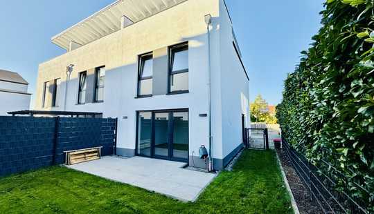 Bild von Schönes Reihenendhaus mit Dachterrasse + zwei PKW-Stellplätzen in guter Lage von Riedstadt-Goddelau