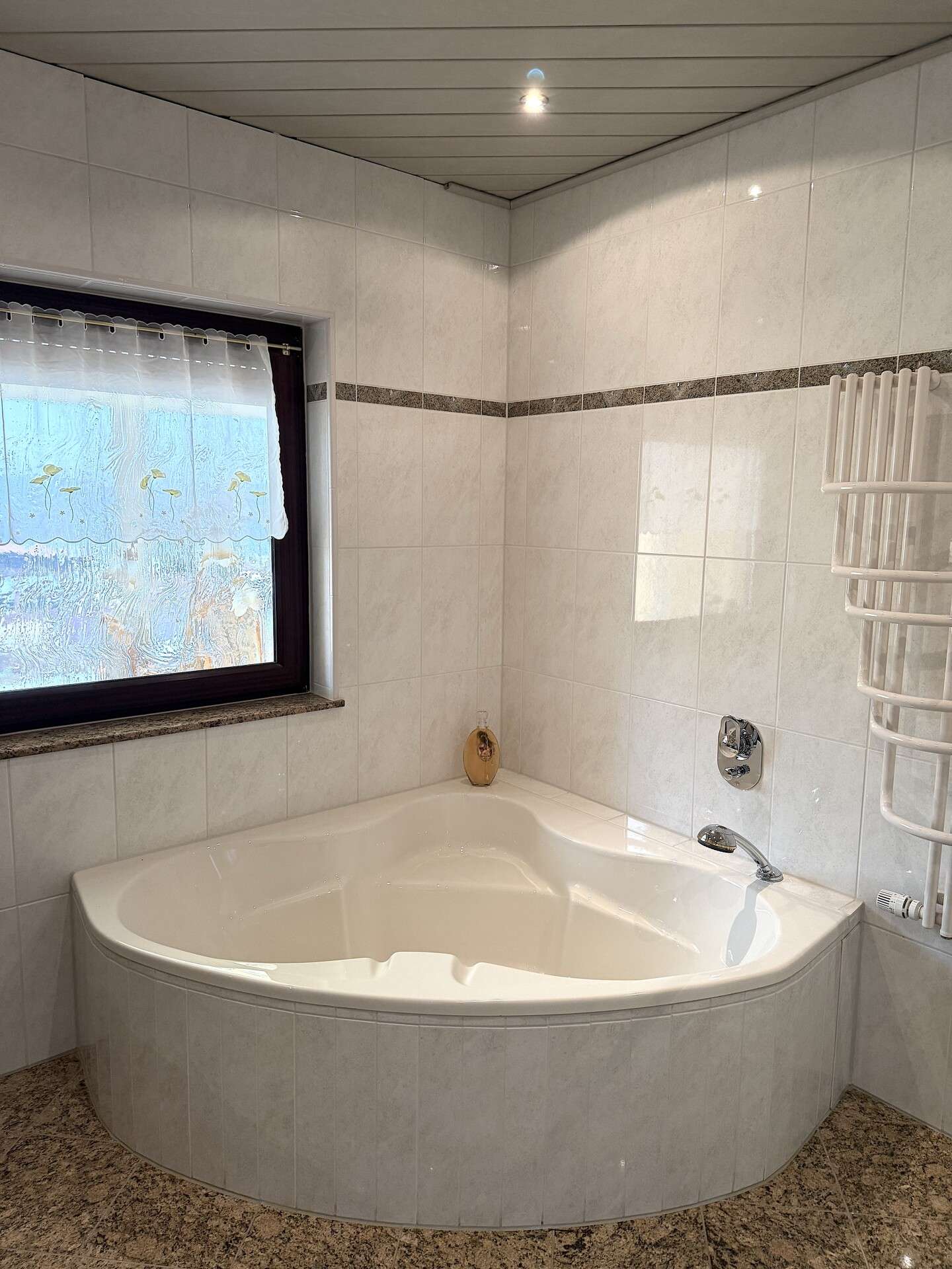 Immobilie in Heidenrod - Stilvolles Ein-/Zweifamilienhaus auf schönem Areal - Bild 18