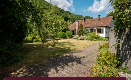 Stadtvilla im Dornröschenschlaf – Ihre grüne Ruheoase mitten in Bad Urach