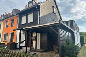 Gemütliches Reihenendhaus mit XL-Dachterrasse, Terrasse, Garten und zwei Garagen