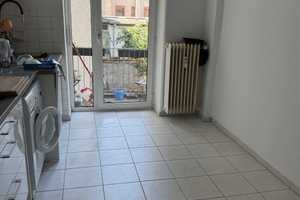 Sehr schön sanierte Wohnung mit Balkon, Dielenböden und Wohnküche in stilvollem Altbau! – Mannheim – Vorschaubild 3