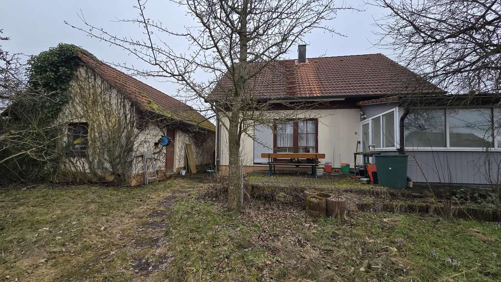 Immobilie in Burgsalach - Schnäppchen: Einfamilienhaus mit 6 Zimmern und Garage nähe Weißenburg i. Bay. - Bild 2