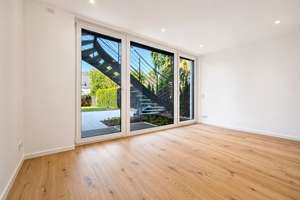 Hollenders Immobilien: Exklusives Architekten-Townhouse als Erstbezug n zentraler Lage von Sürth – Falderstraße 26, 50999 Sürth, Köln – Vorschaubild 3