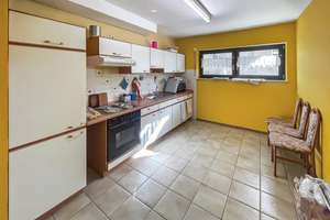Vielseitiges Mehrfamilienhaus in Würzburg-Lengfeld – Ruhige Lage trifft auf Wohnkomfort und Gartenid – Die vollständige Adresse der Immobilie erhältst du vom Anbieter., 97076 Lengfeld, Würzburg – Vorschaubild 4