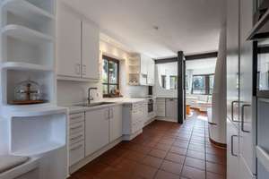 Sonne, Glas & 500 m² Südgarten – die lichtdurchflutete Familienvilla im Blumenviertel – Die vollständige Adresse der Immobilie erhältst du vom Anbieter., 81377 Großhadern, München – Vorschaubild 7