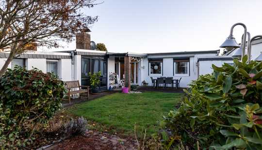 Bild von *** BUNGALOW - MODERNISIERT und GEPFLEGT - das RAUMWUNDER mit GARAGE und extra ZUGANG zum GARTEN ***