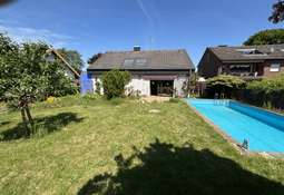 Pool Hausansicht