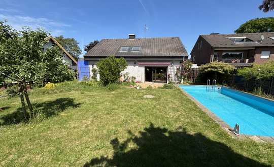 Ein- oder Mehrfamilienhaus mit Gewerbeeinheit, Keller, Pool, Sauna