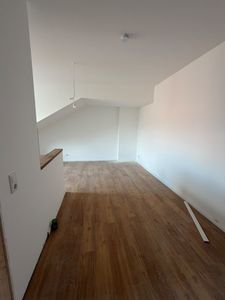 Moderne, hochwertige 1-Zimmer Dachgeschosswohnung, Erstbezug nach DG-Ausbau   