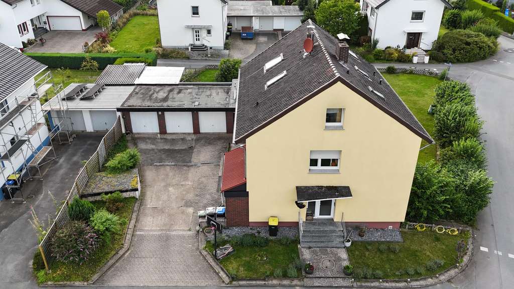 Immobilie in Leopoldshöhe - Dreifamilienhaus mit Wertsteigerungspotenzial in traumhafter Lage - Bild 2