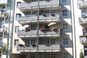 Schöne 2 Zi-Wohnung, Einbauküche, Laminat und Wanne im Charlottenviertel – Parkstraße 21, 6108 Halle (Saale) – Vorschaubild 2
