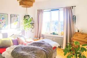 Altbauklassiker mit Substanz – stilvolle Stadtwohnung in Toplage